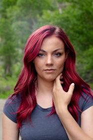 紧急呼救孤星TK和Carlos：在绝境中寻找生存的希望与勇气